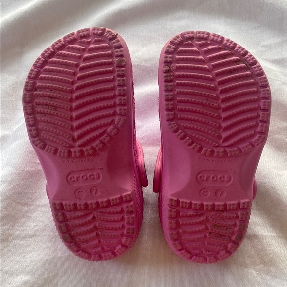 CROCS Pink C7 Kids Slip Ons - Picture 2 of 5